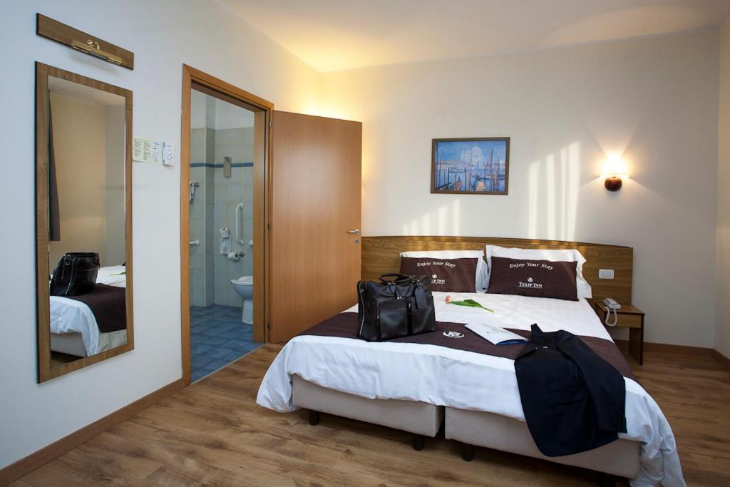Camera Accessibile con 1 Letto Queen-Size e 1 Letto Singolo